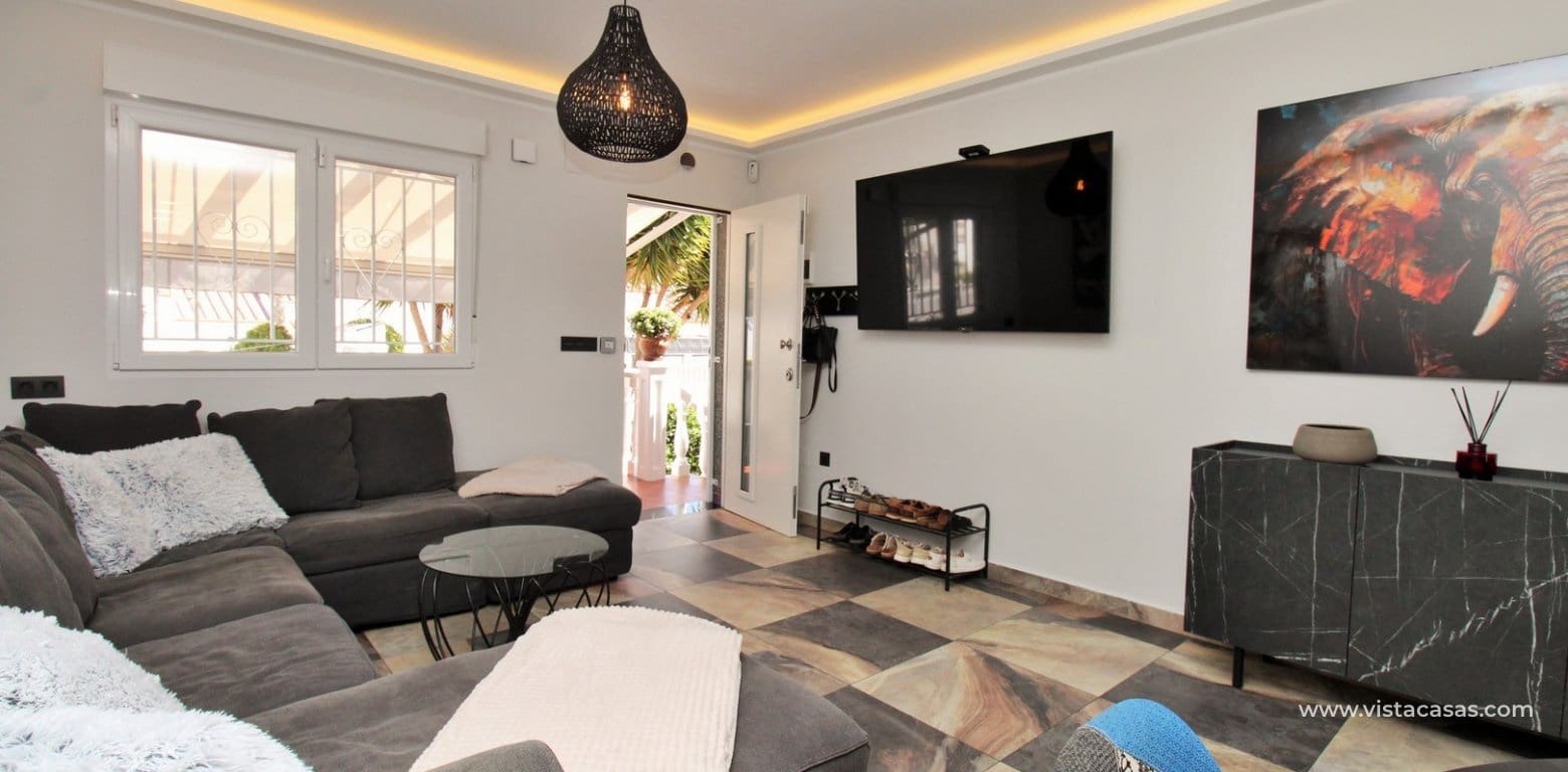 4 chambre Villa/Maison à vendre à Villamartin avec piscine - 419 000 € (Ref: 10076968)