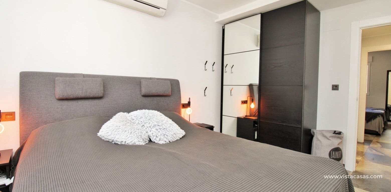 4 chambre Villa/Maison à vendre à Villamartin avec piscine - 419 000 € (Ref: 10076968)