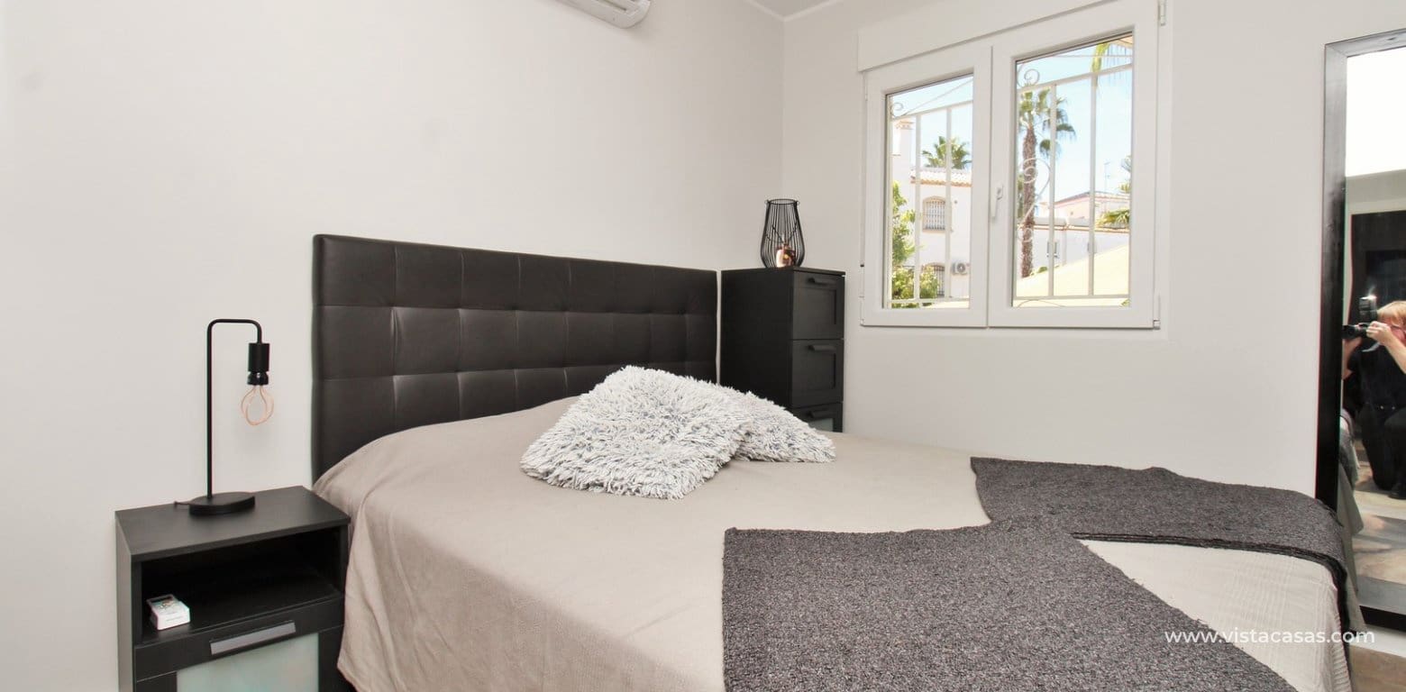 4 chambre Villa/Maison à vendre à Villamartin avec piscine - 419 000 € (Ref: 10076968)
