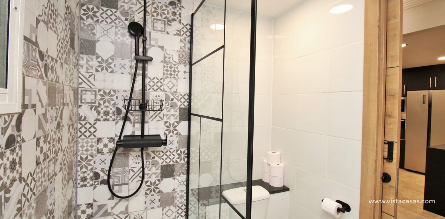 4 chambre Villa/Maison à vendre à Villamartin avec piscine - 419 000 € (Ref: 10076968)