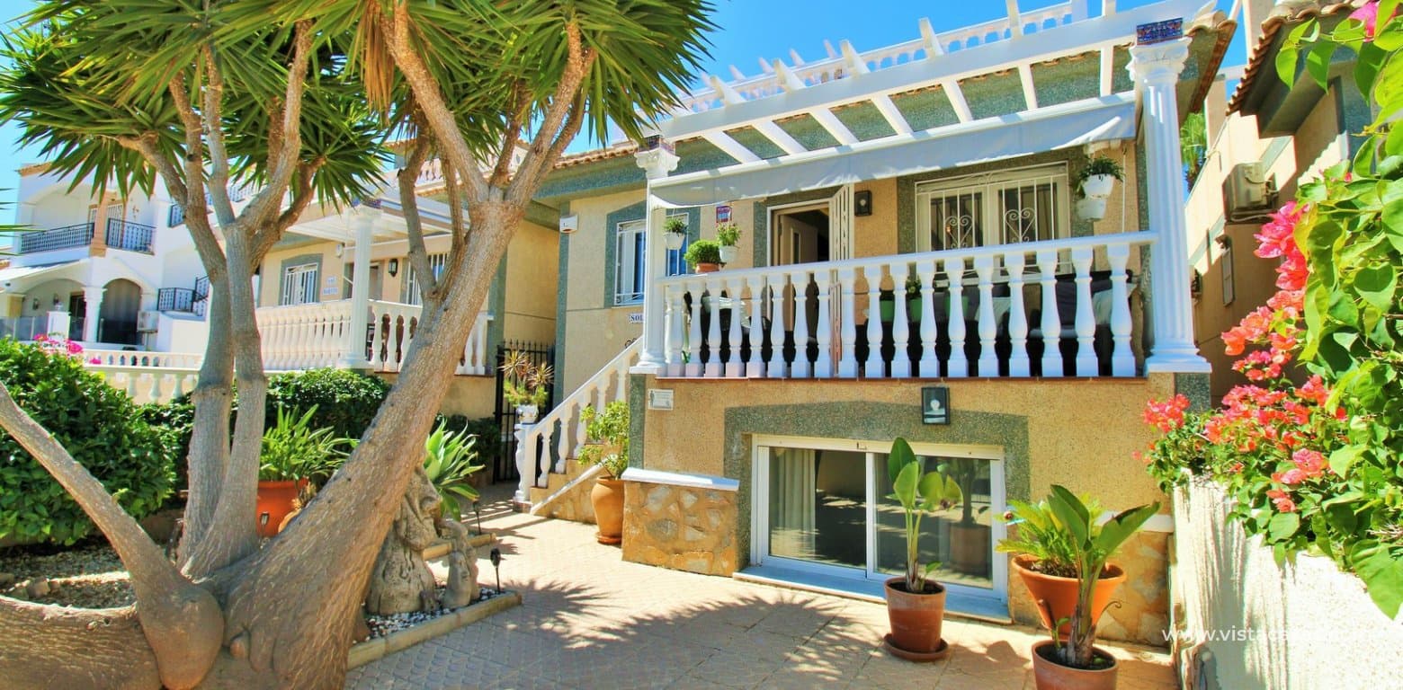4 chambre Villa/Maison à vendre à Villamartin avec piscine - 419 000 € (Ref: 10076968)