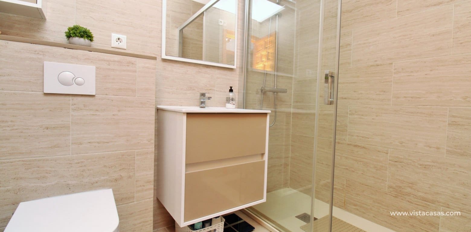 2 Zimmer Bungalow zu verkaufen in Villamartin mit Pool - 215.000 € (Ref: 10080371)