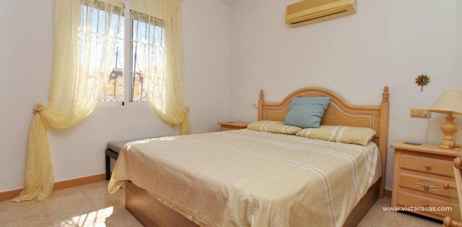 4 Zimmer Villa zu verkaufen in Villamartin mit Pool Garage - 379.995 € (Ref: 10095708)