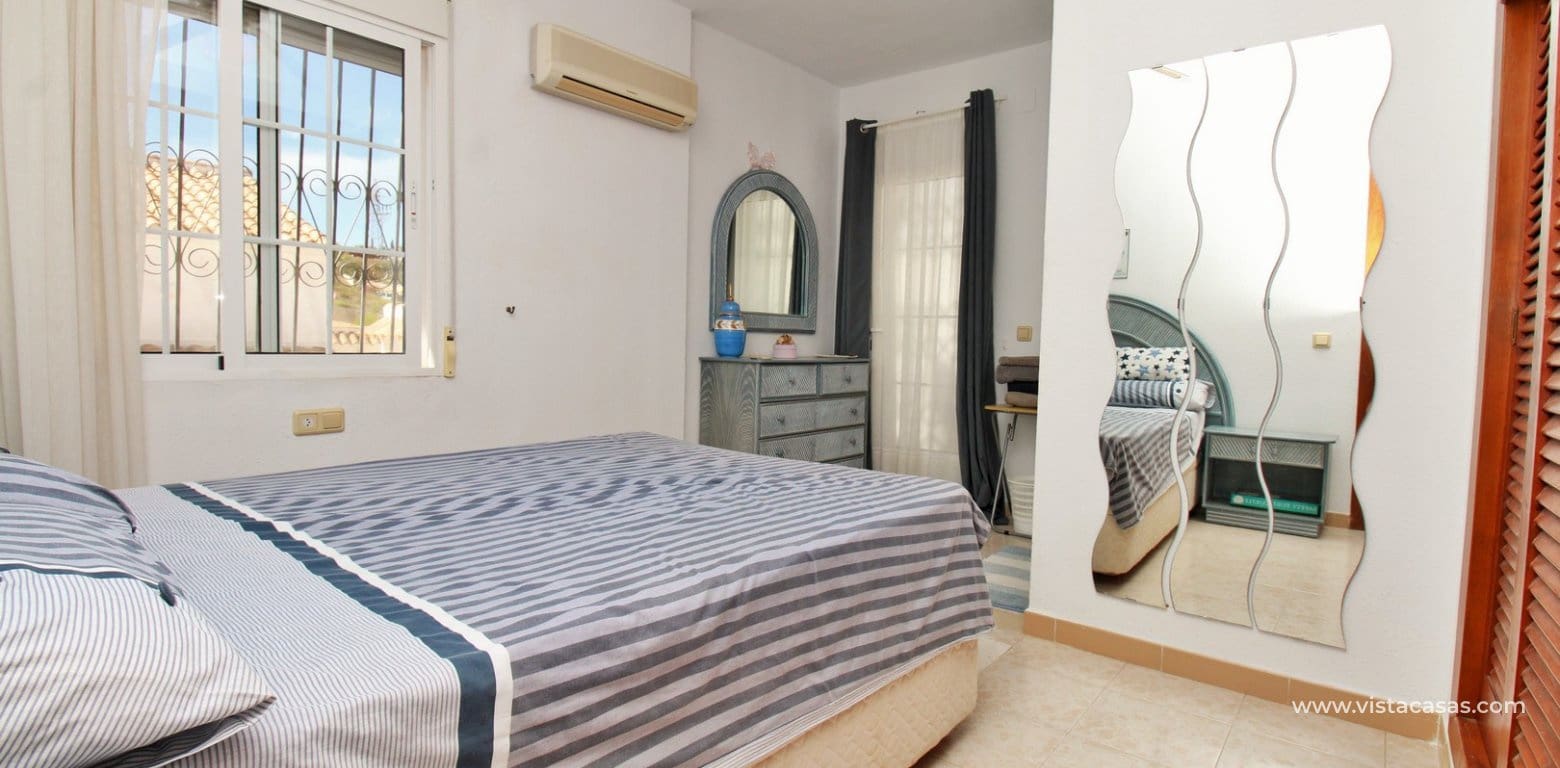 4 Zimmer Villa zu verkaufen in Villamartin mit Pool Garage - 379.995 € (Ref: 10095708)