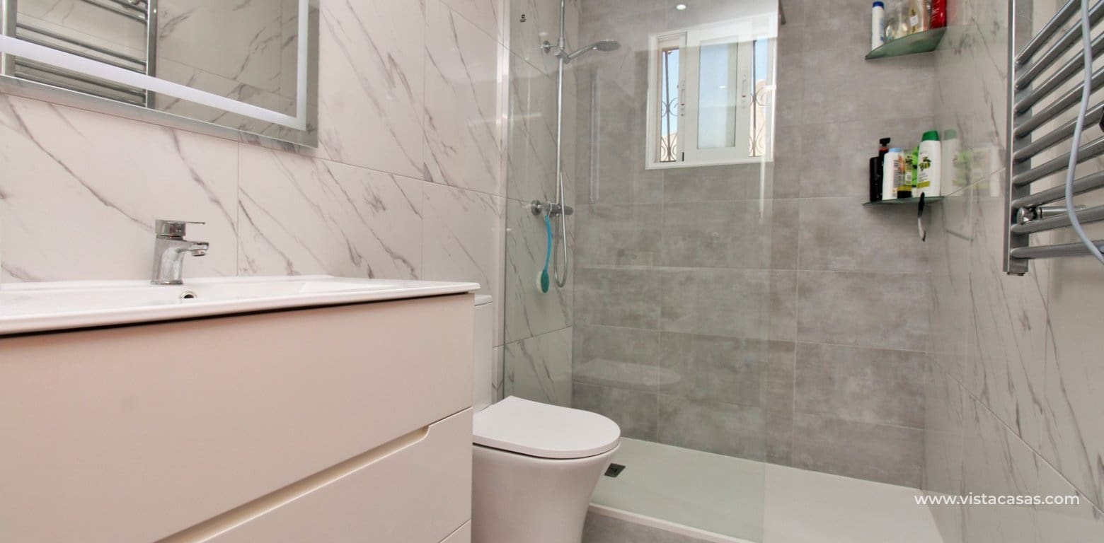4 Zimmer Villa zu verkaufen in Villamartin mit Pool Garage - 379.995 € (Ref: 10095708)
