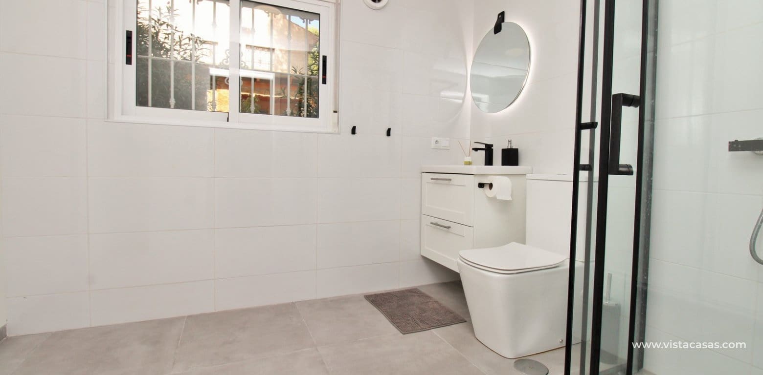 Chalet de 3 habitaciones en Villamartin en venta con piscina garaje - 599.000 € (Ref: 10130627)