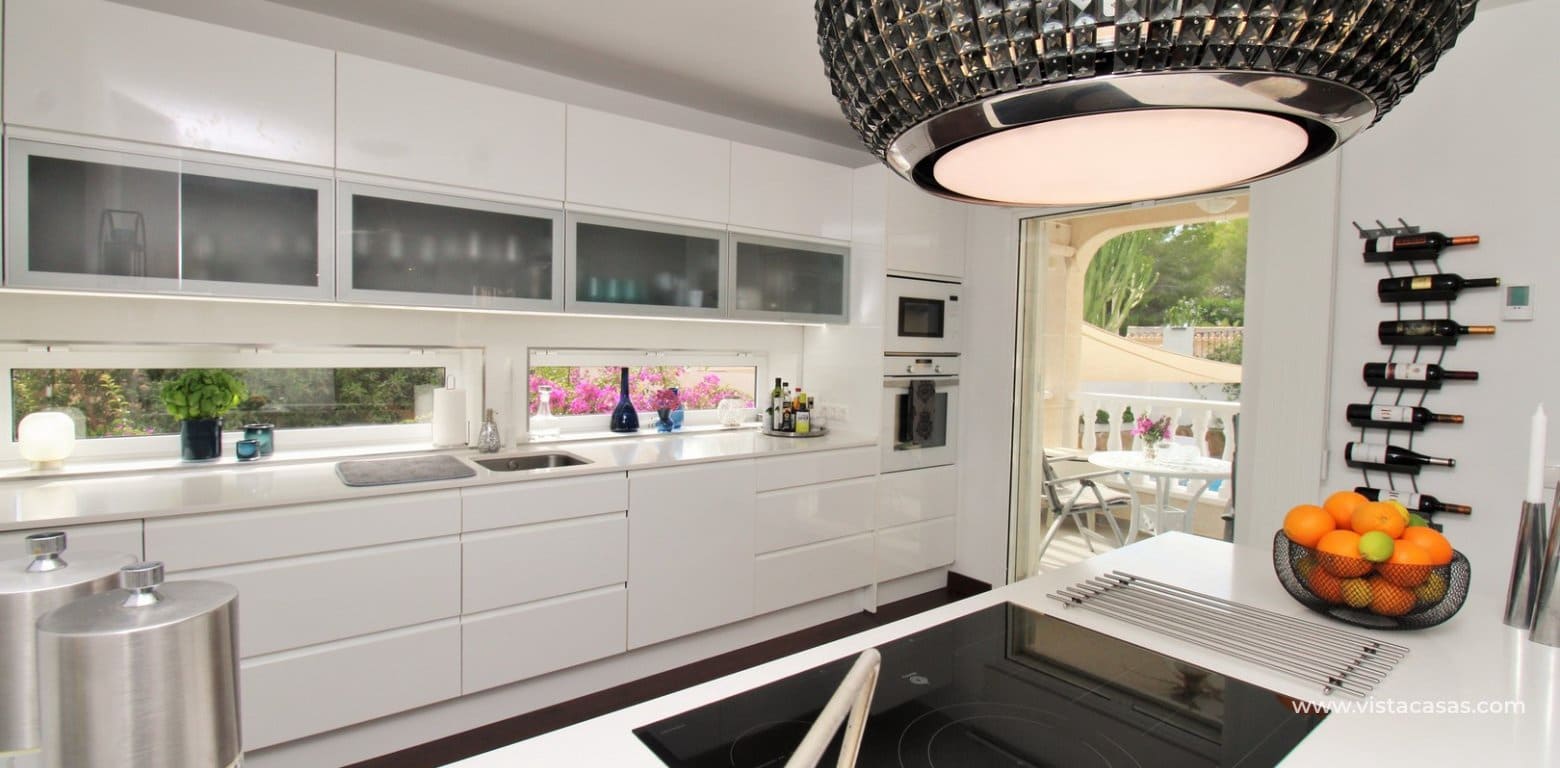 Chalet de 3 habitaciones en Villamartin en venta con piscina garaje - 599.000 € (Ref: 10130627)