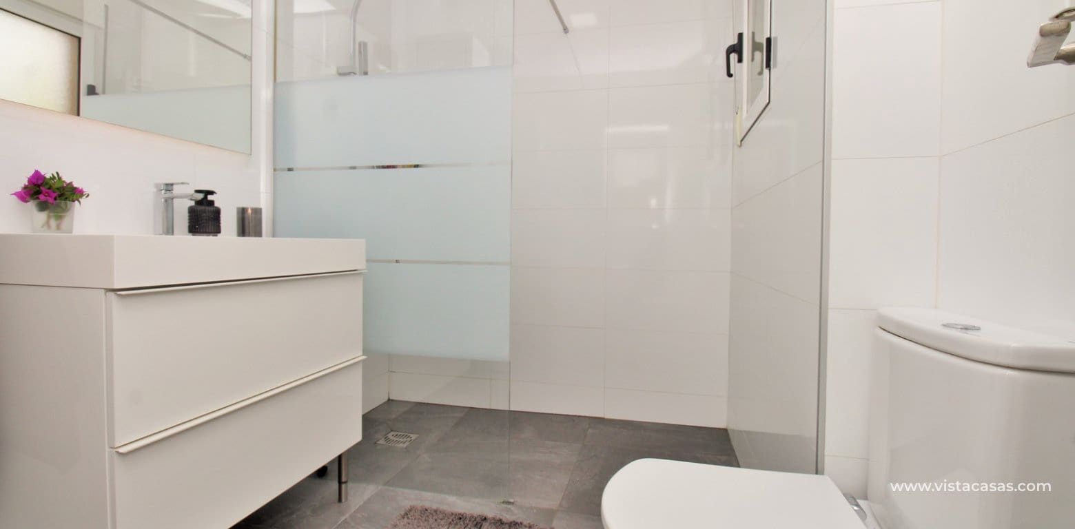 Chalet de 3 habitaciones en Villamartin en venta con piscina garaje - 599.000 € (Ref: 10130627)