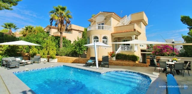 3 soverom Villa til salgs i Villamartin, Orihuela med svømmebasseng garasje - € 599 000 (Ref: 10130627)