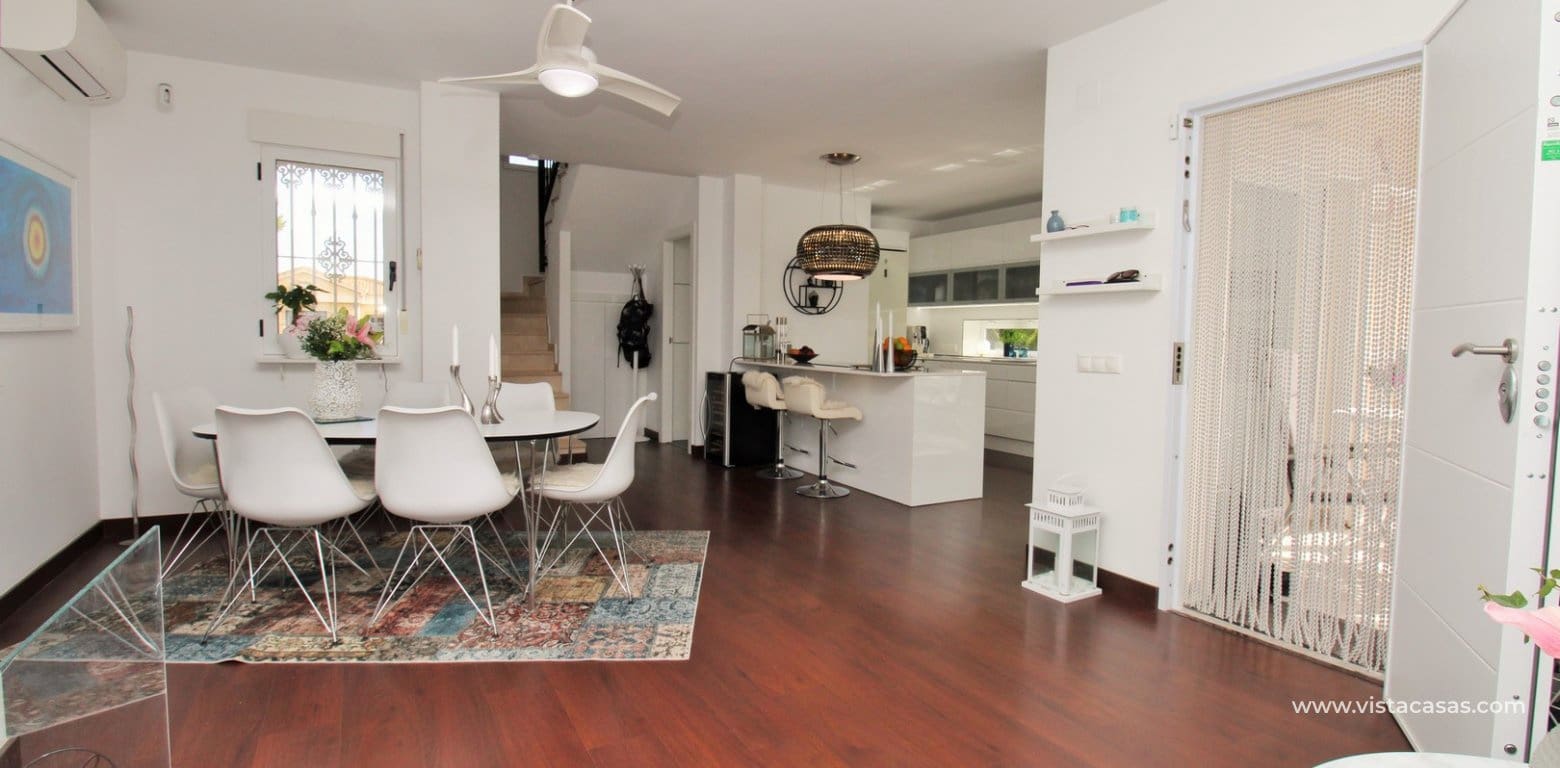 Chalet de 3 habitaciones en Villamartin en venta con piscina garaje - 599.000 € (Ref: 10130627)