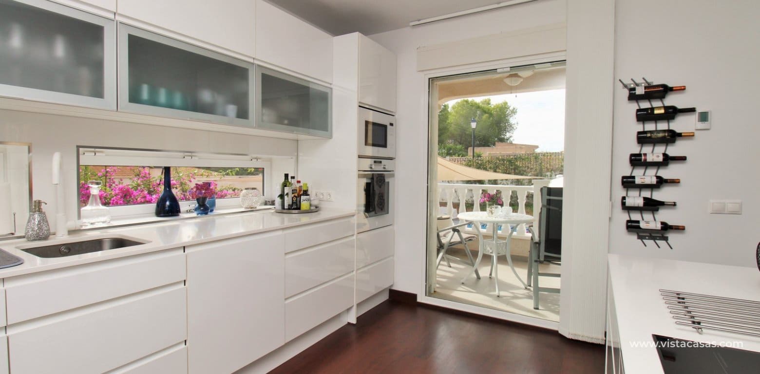 Chalet de 3 habitaciones en Villamartin en venta con piscina garaje - 599.000 € (Ref: 10130627)