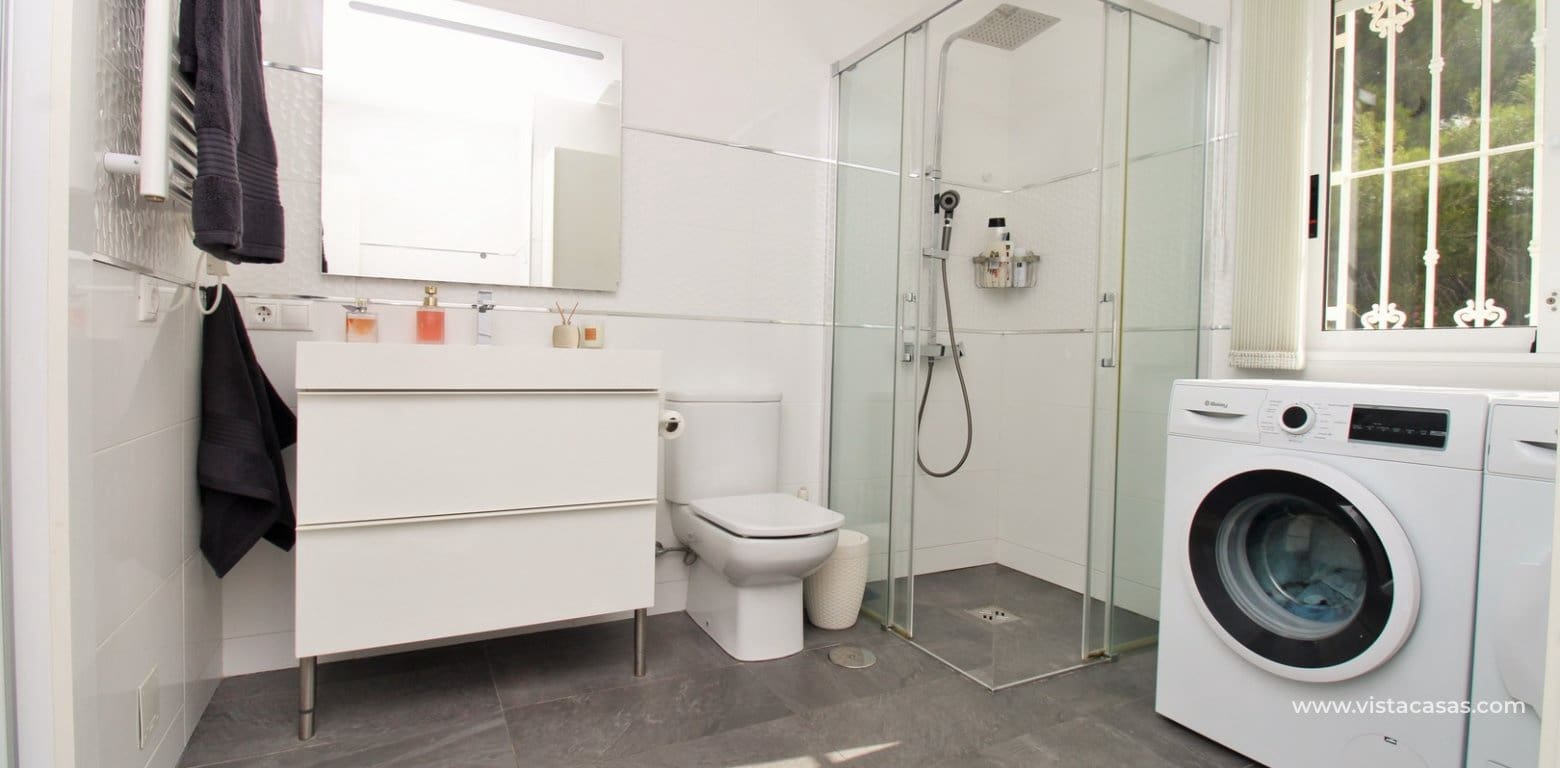 Chalet de 3 habitaciones en Villamartin en venta con piscina garaje - 599.000 € (Ref: 10130627)