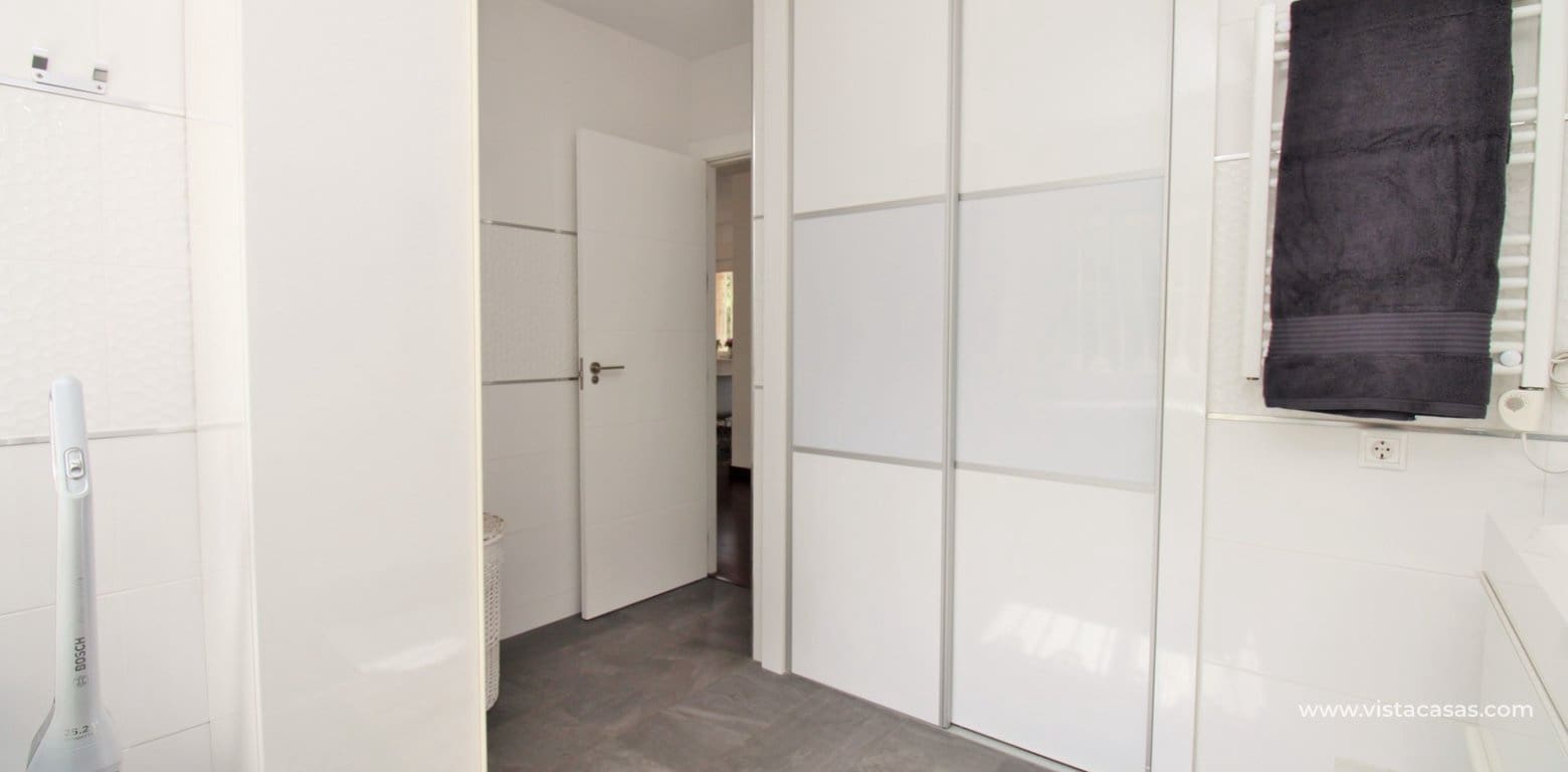 Chalet de 3 habitaciones en Villamartin en venta con piscina garaje - 599.000 € (Ref: 10130627)