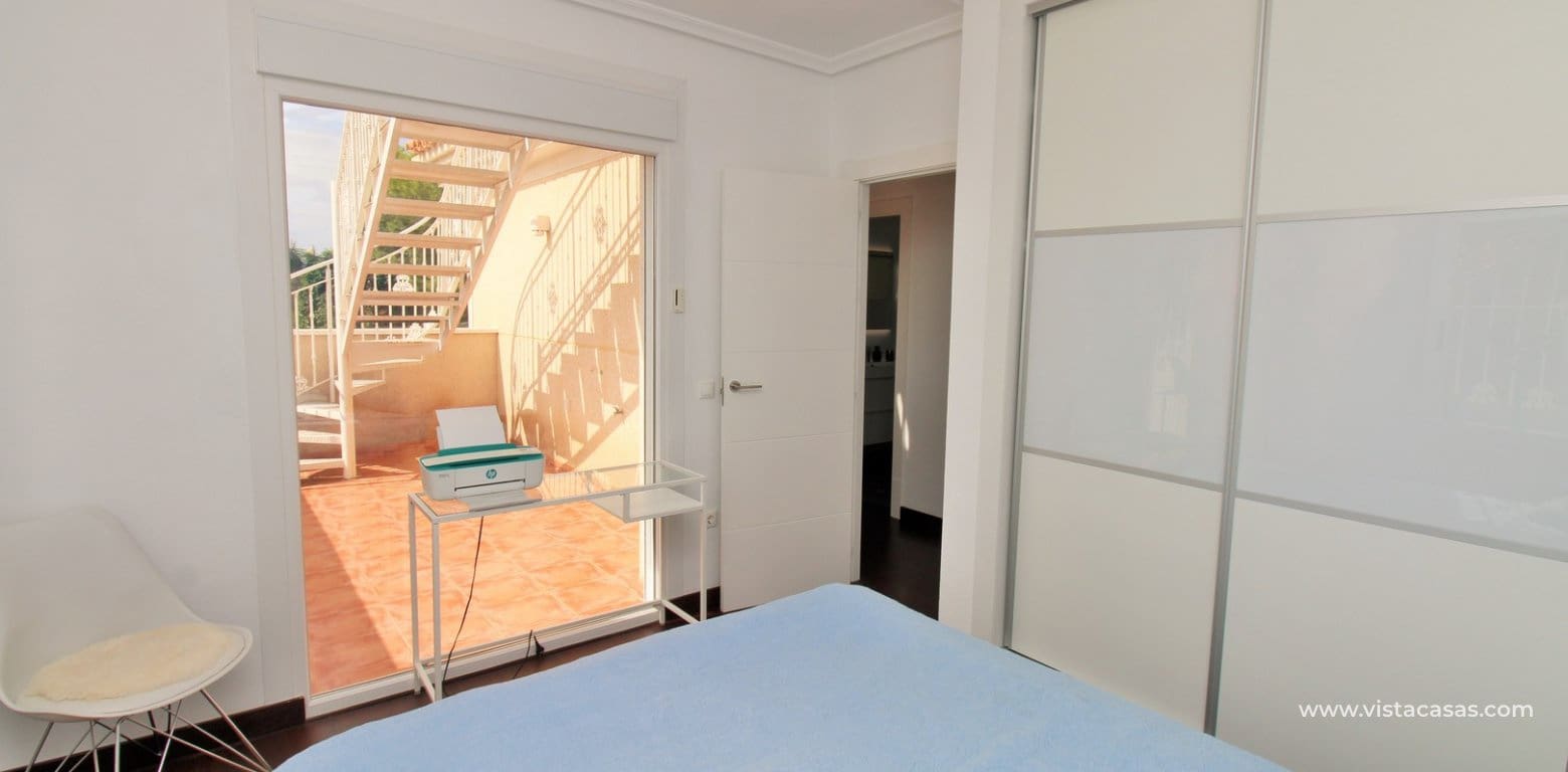 Chalet de 3 habitaciones en Villamartin en venta con piscina garaje - 599.000 € (Ref: 10130627)