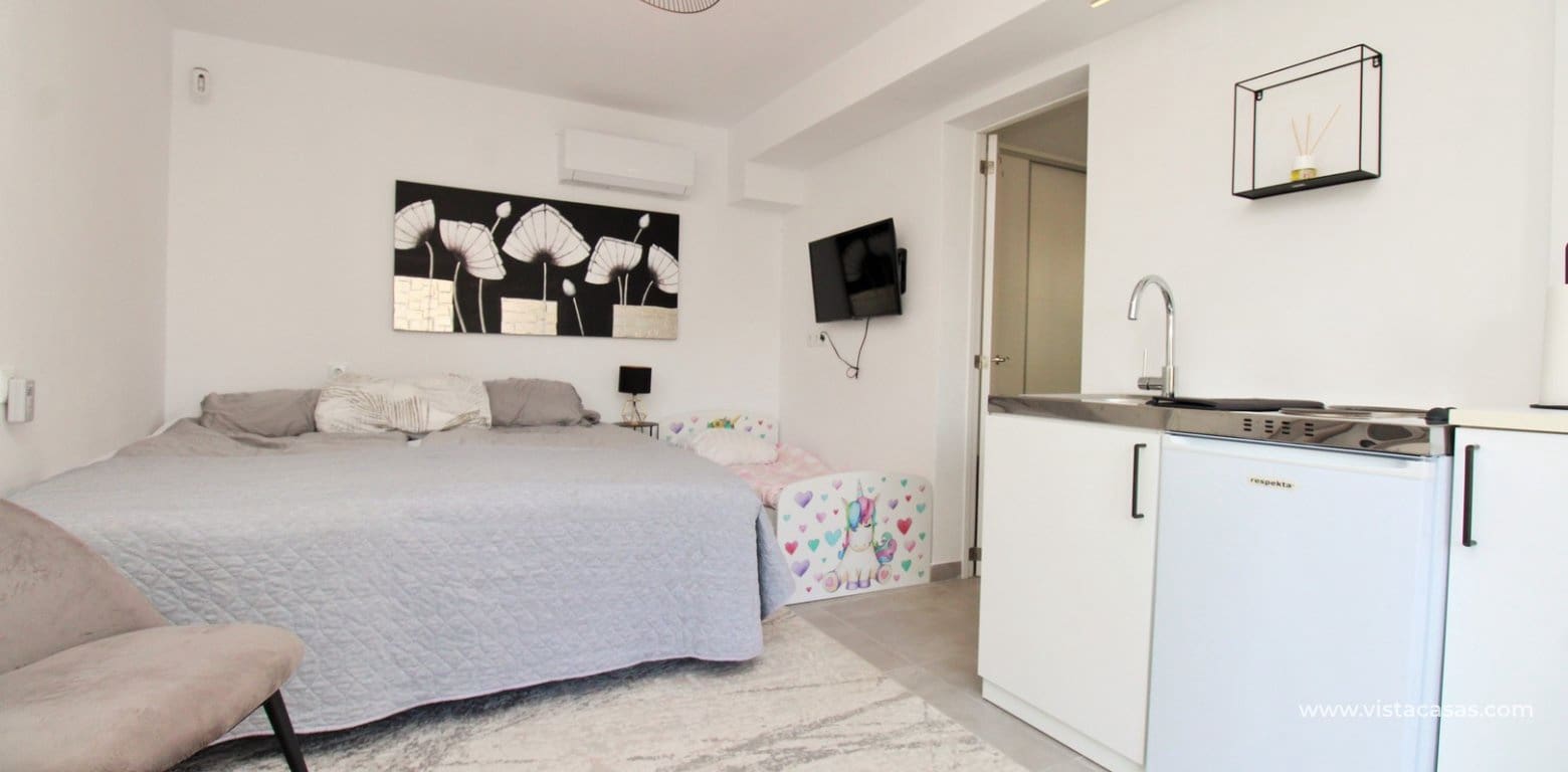 Chalet de 3 habitaciones en Villamartin en venta con piscina garaje - 599.000 € (Ref: 10130627)