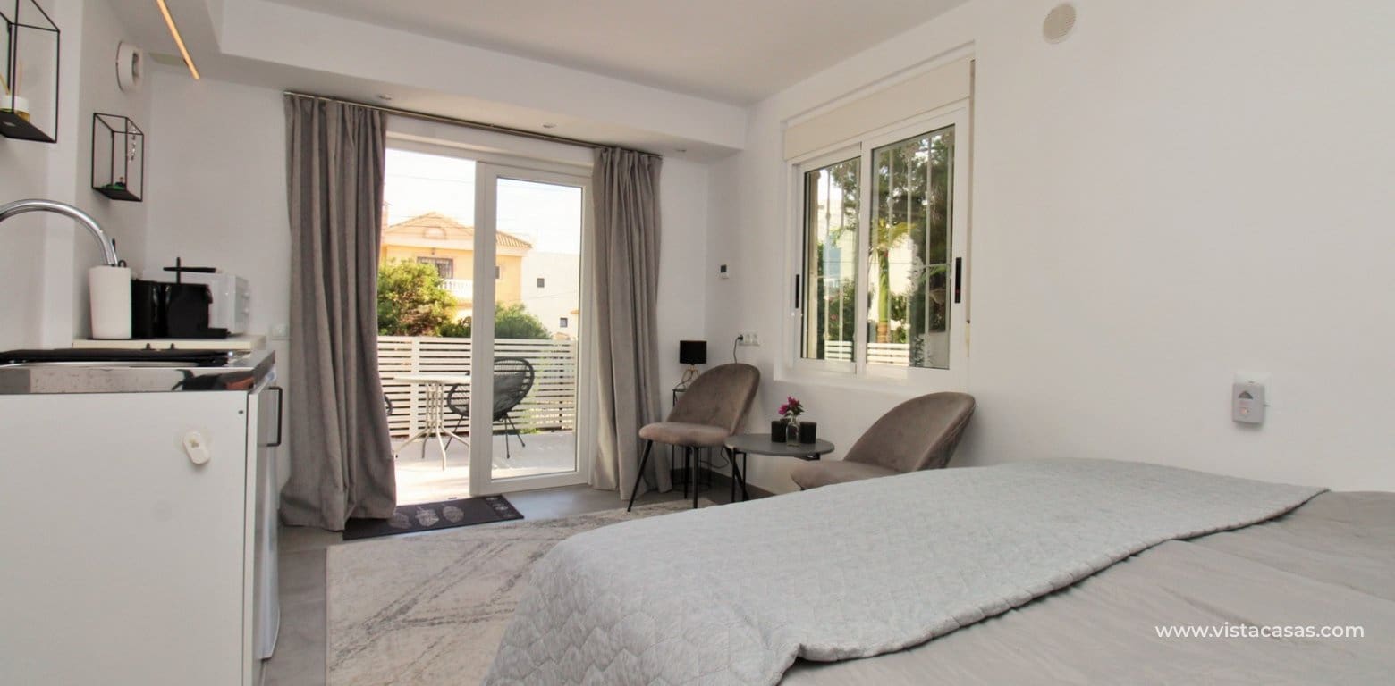 Chalet de 3 habitaciones en Villamartin en venta con piscina garaje - 599.000 € (Ref: 10130627)
