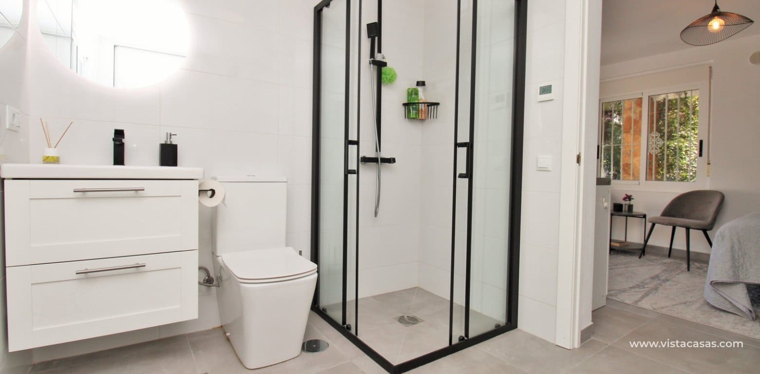 Chalet de 3 habitaciones en Villamartin en venta con piscina garaje - 599.000 € (Ref: 10130627)