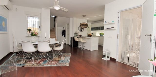 3 soverom Villa til salgs i Villamartin, Orihuela med svømmebasseng garasje - € 599 000 (Ref: 10130627)