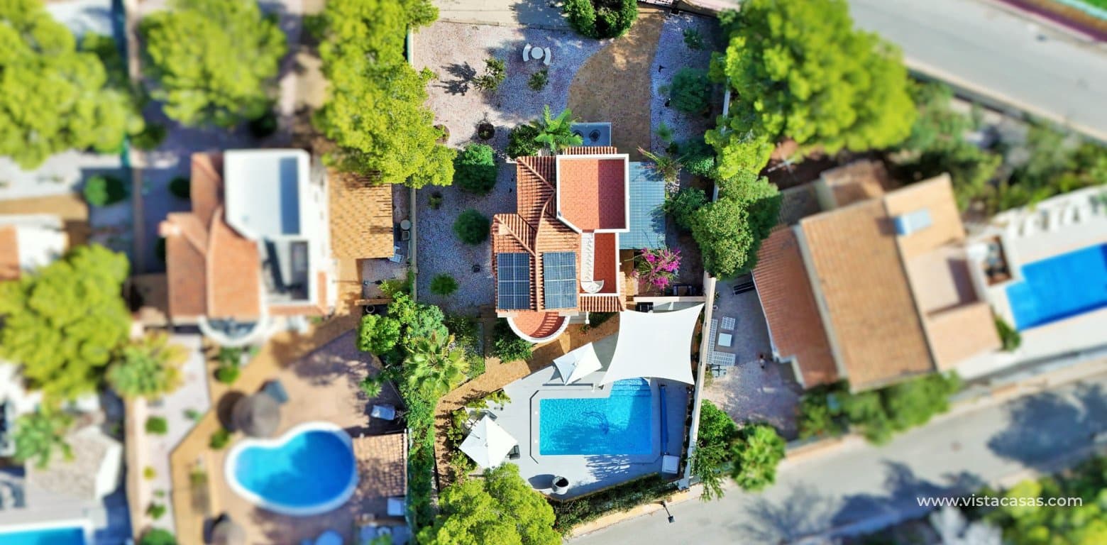 Chalet de 3 habitaciones en Villamartin en venta con piscina garaje - 599.000 € (Ref: 10130627)