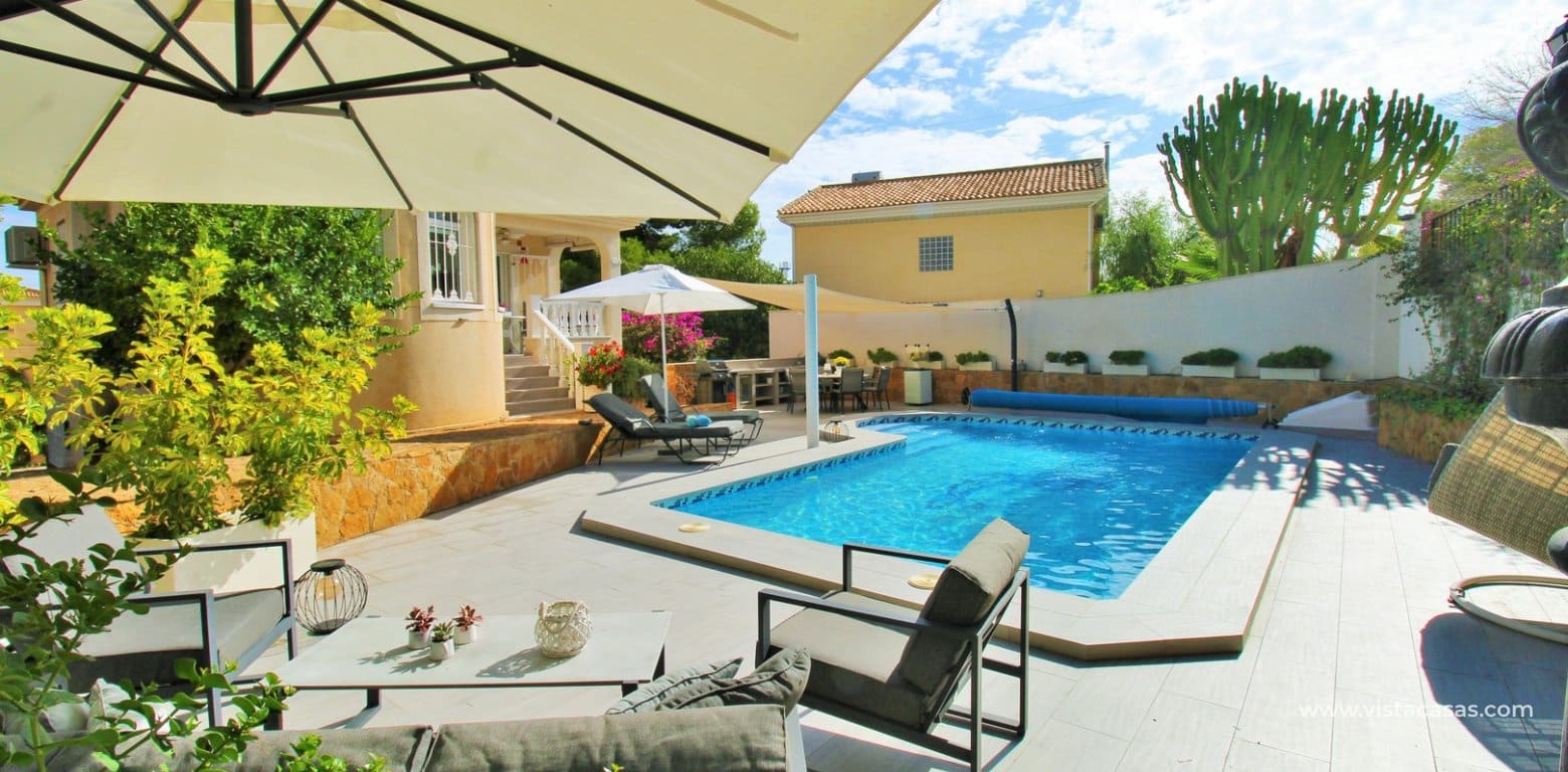 Chalet de 3 habitaciones en Villamartin en venta con piscina garaje - 599.000 € (Ref: 10130627)
