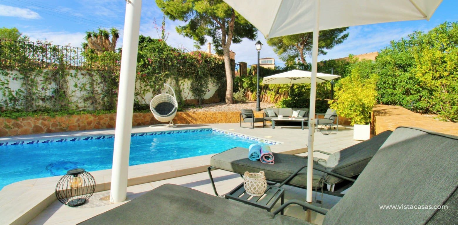Chalet de 3 habitaciones en Villamartin en venta con piscina garaje - 599.000 € (Ref: 10130627)