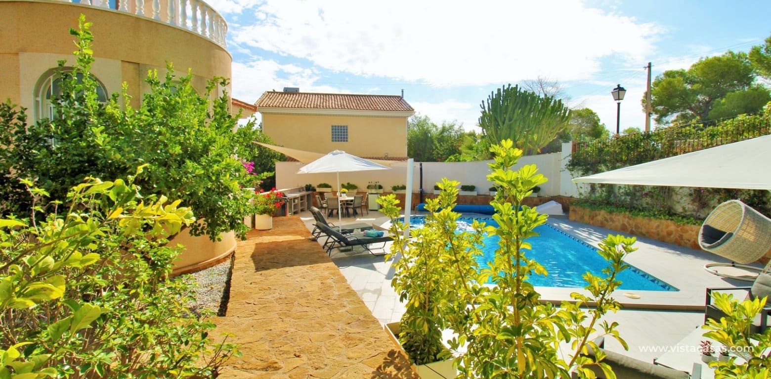 Chalet de 3 habitaciones en Villamartin en venta con piscina garaje - 599.000 € (Ref: 10130627)