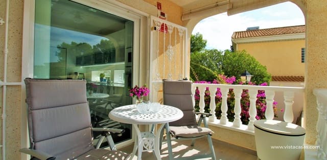 3 soverom Villa til salgs i Villamartin, Orihuela med svømmebasseng garasje - € 599 000 (Ref: 10130627)