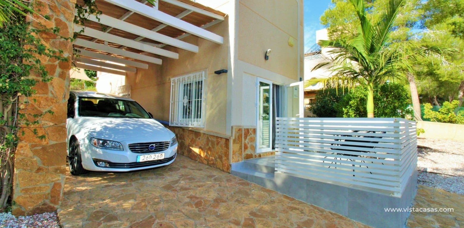 Chalet de 3 habitaciones en Villamartin en venta con piscina garaje - 599.000 € (Ref: 10130627)
