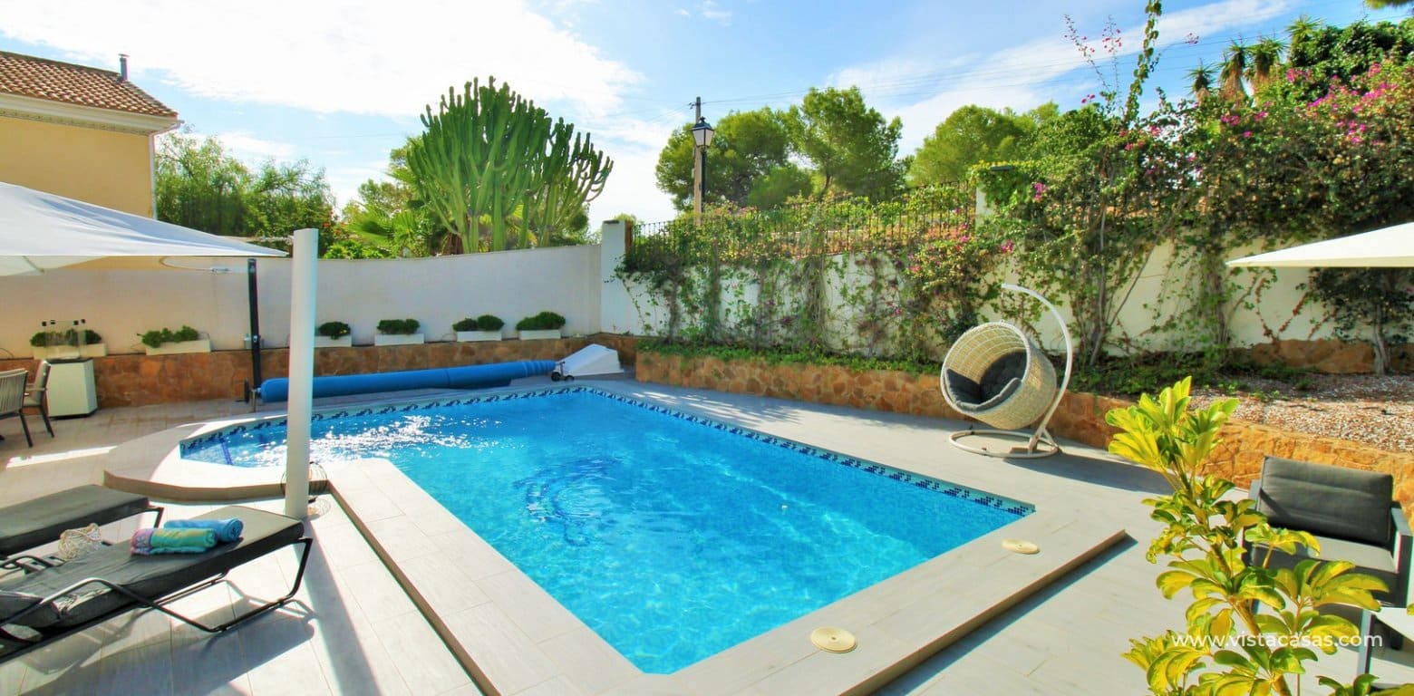 Chalet de 3 habitaciones en Villamartin en venta con piscina garaje - 599.000 € (Ref: 10130627)