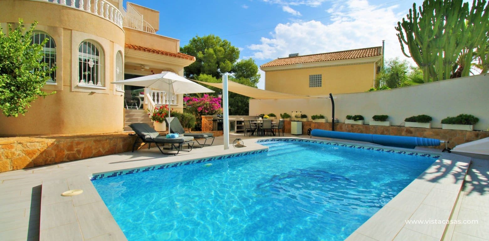 Chalet de 3 habitaciones en Villamartin en venta con piscina garaje - 599.000 € (Ref: 10130627)