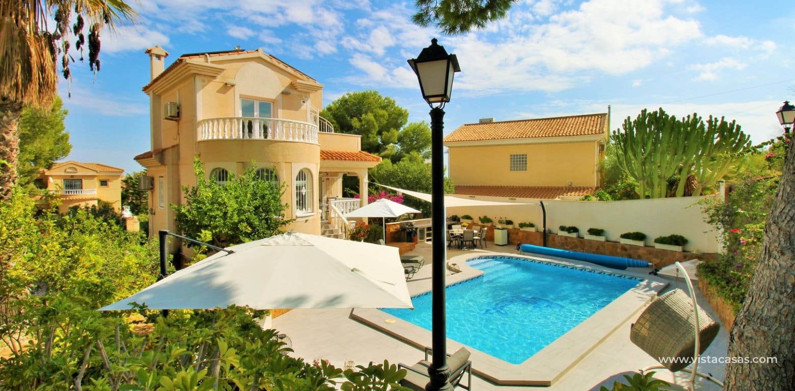 Chalet de 3 habitaciones en Villamartin en venta con piscina garaje - 599.000 € (Ref: 10130627)