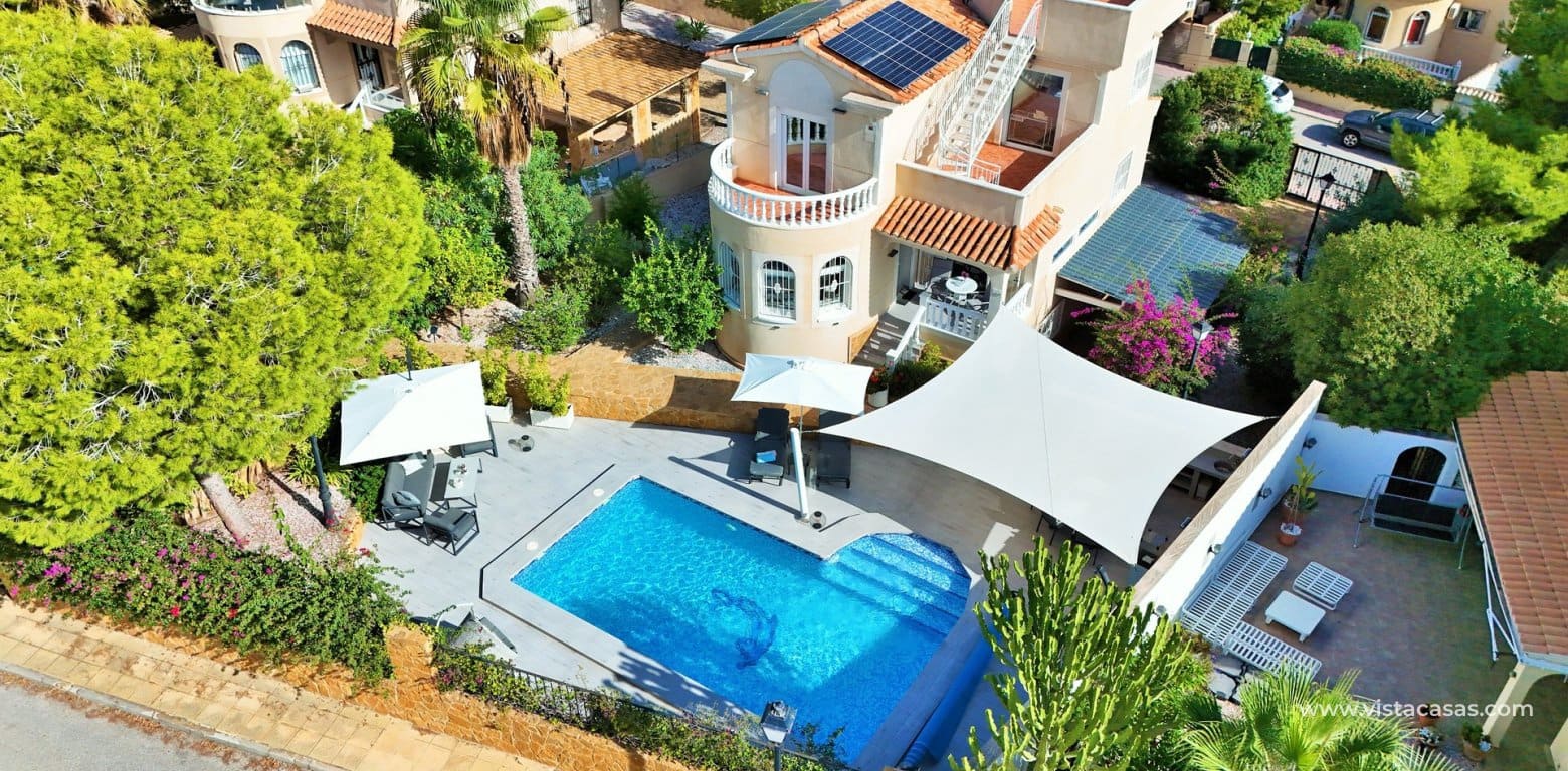 Chalet de 3 habitaciones en Villamartin en venta con piscina garaje - 599.000 € (Ref: 10130627)