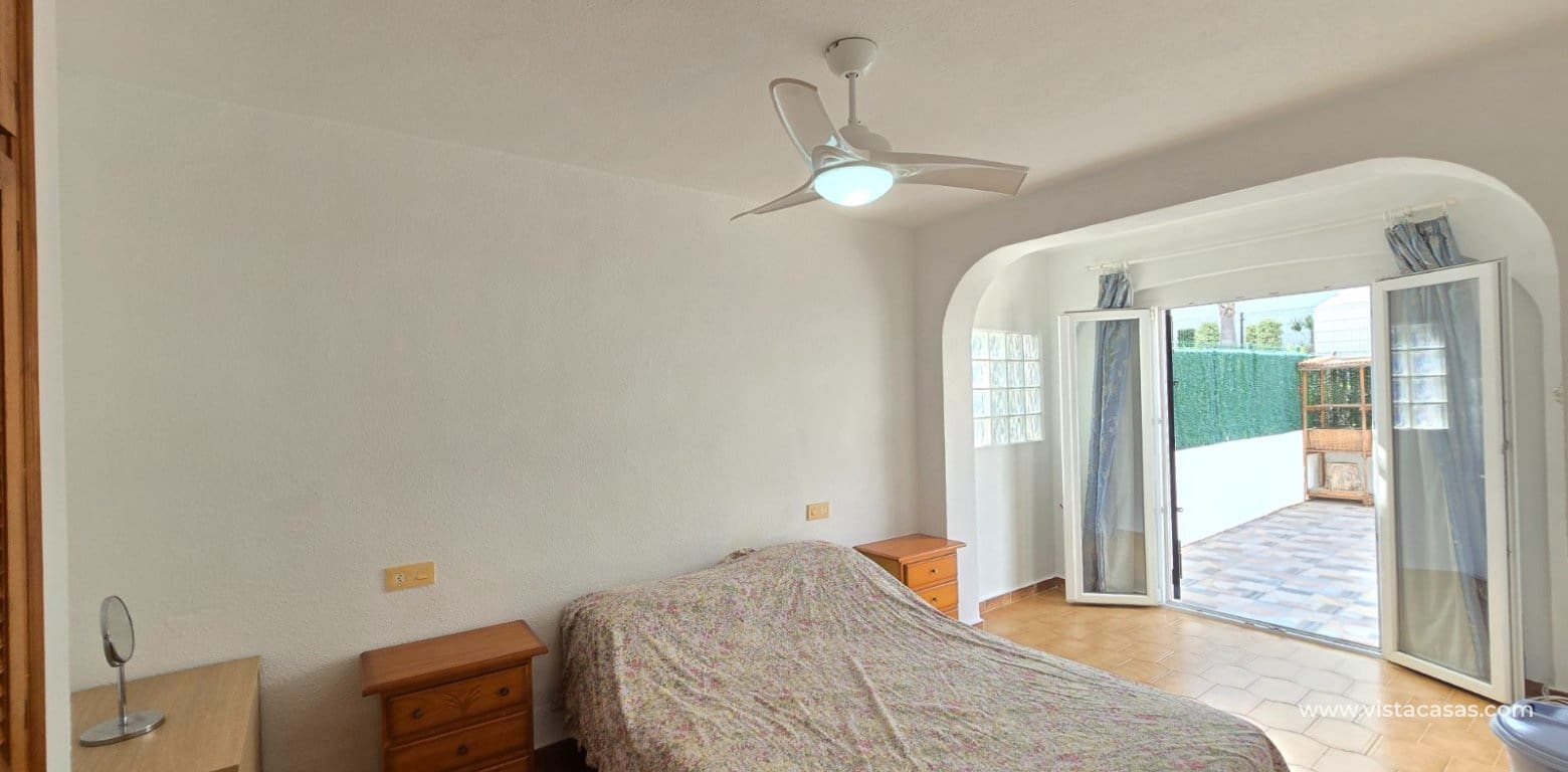 2 soveværelse Bungalow til salg i Villamartin med swimmingpool - € 210.000 (Ref: 10132168)