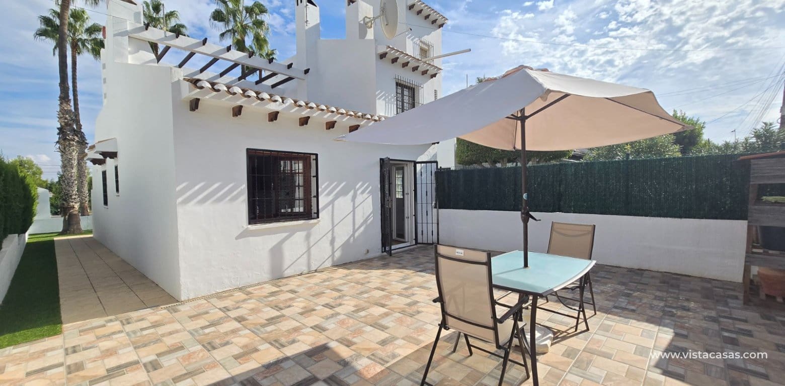 2 soveværelse Bungalow til salg i Villamartin med swimmingpool - € 210.000 (Ref: 10132168)