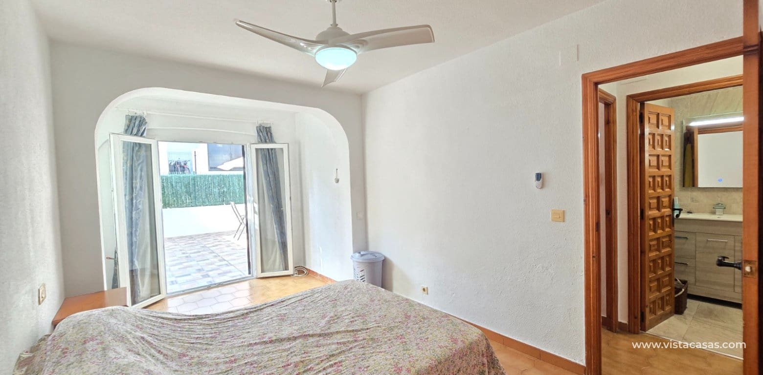 2 soveværelse Bungalow til salg i Villamartin med swimmingpool - € 210.000 (Ref: 10132168)