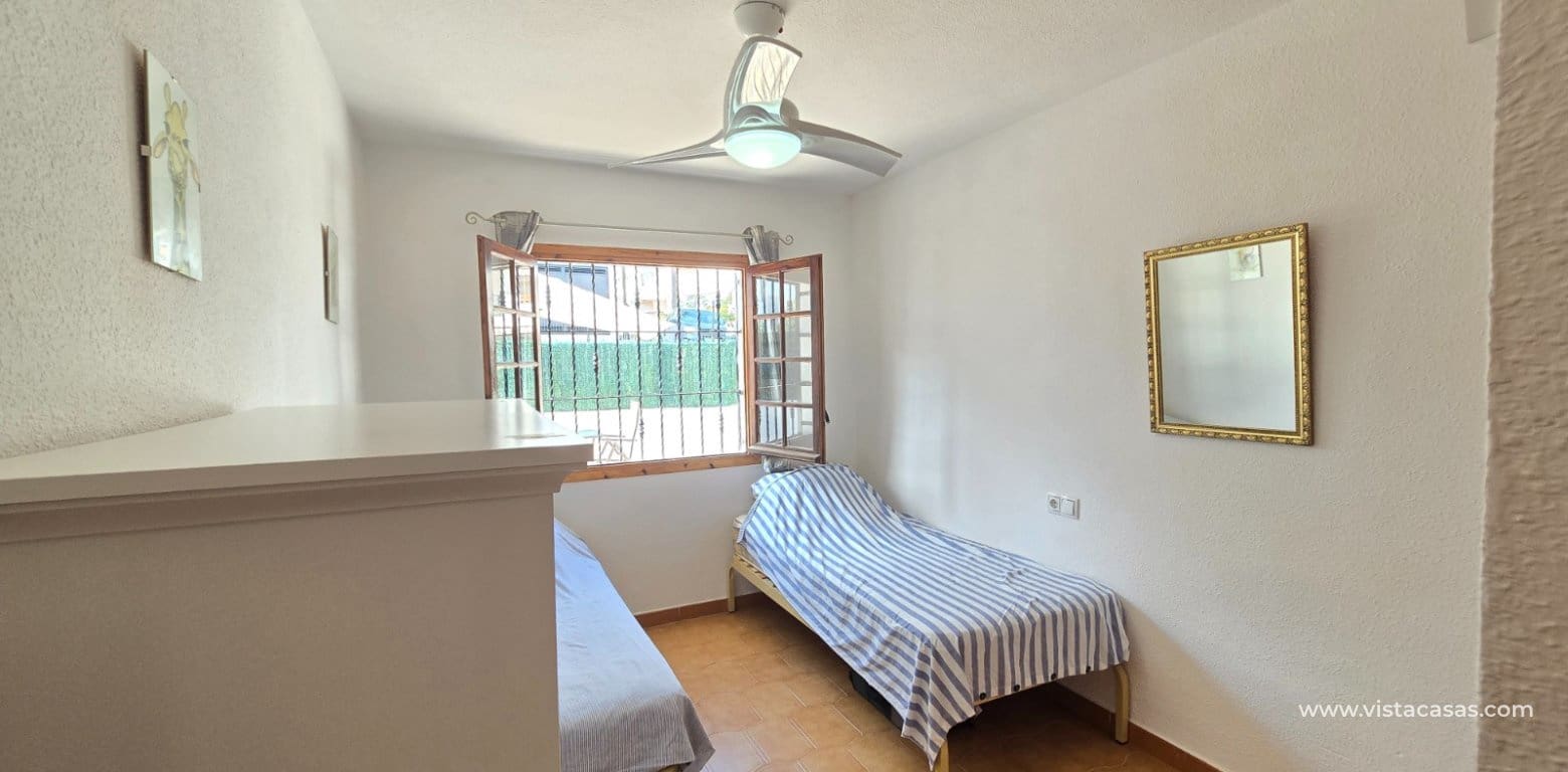 2 soveværelse Bungalow til salg i Villamartin med swimmingpool - € 210.000 (Ref: 10132168)