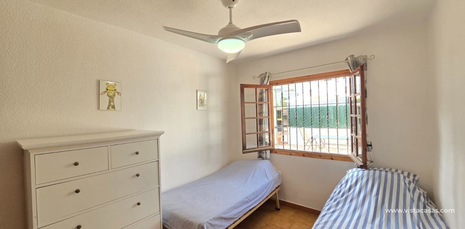 2 soveværelse Bungalow til salg i Villamartin med swimmingpool - € 210.000 (Ref: 10132168)