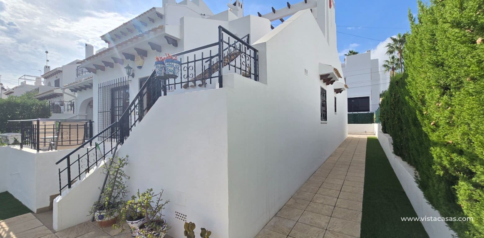 2 soveværelse Bungalow til salg i Villamartin med swimmingpool - € 210.000 (Ref: 10132168)