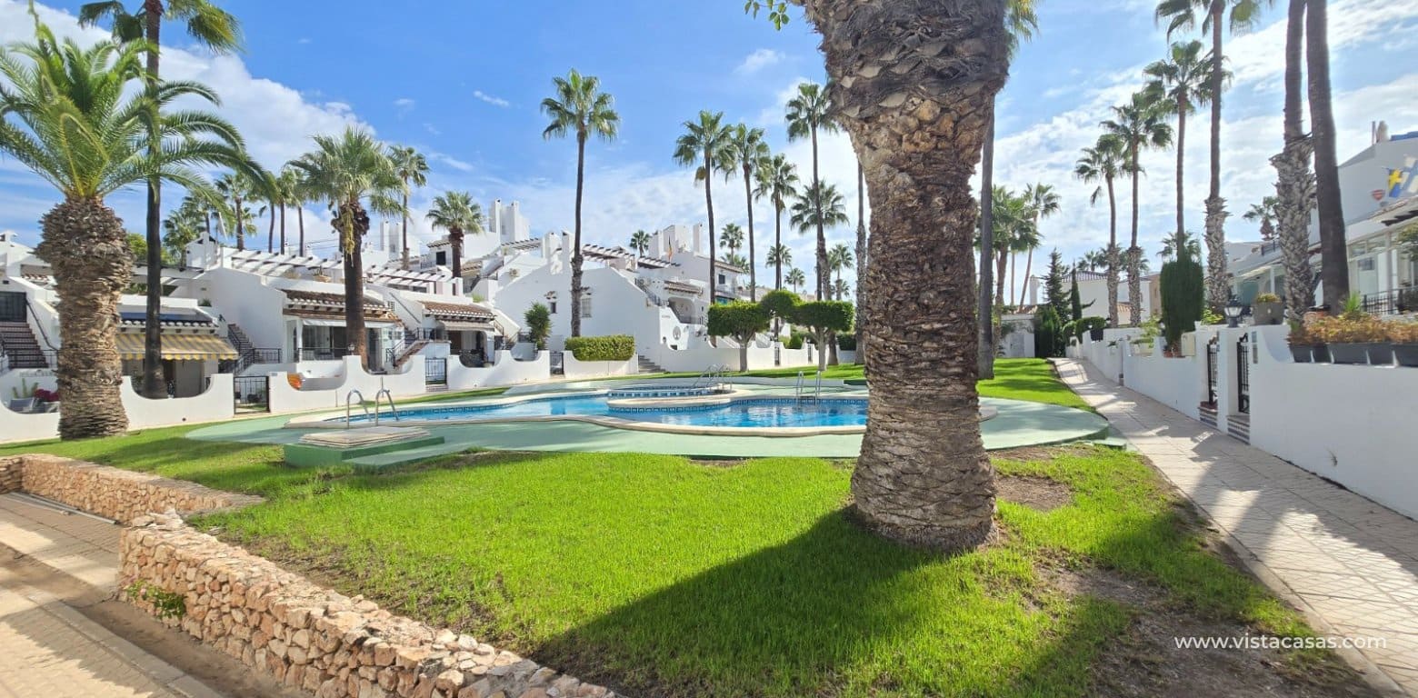 2 soveværelse Bungalow til salg i Villamartin med swimmingpool - € 210.000 (Ref: 10132168)