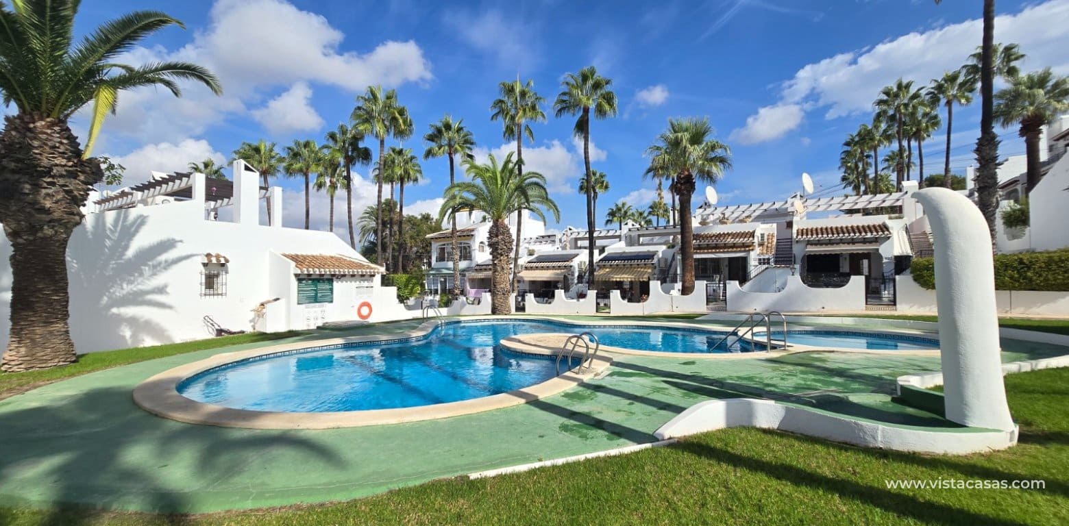 2 soveværelse Bungalow til salg i Villamartin med swimmingpool - € 210.000 (Ref: 10132168)