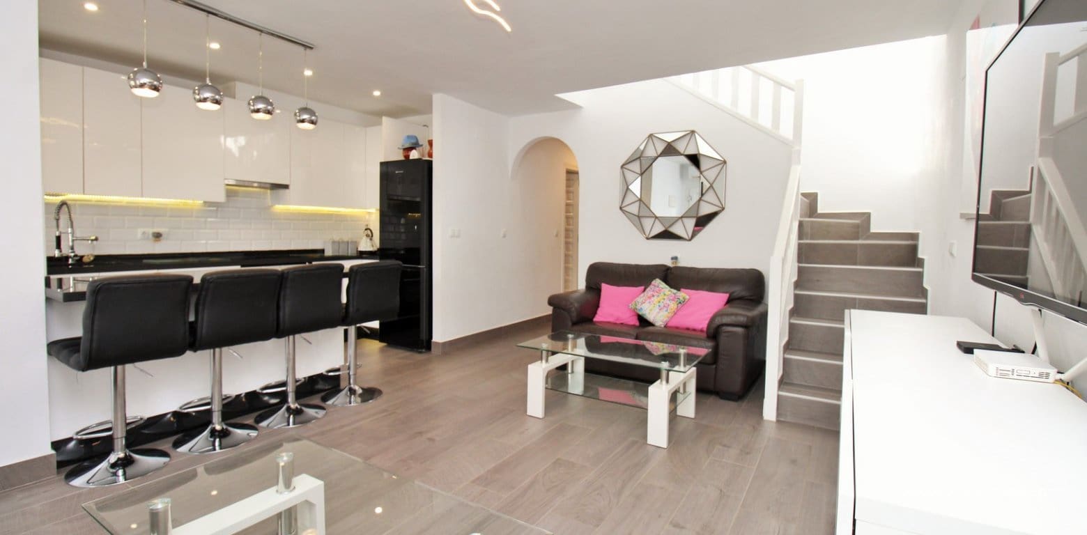 3 quarto Casa em Banda para venda em Villamartin com piscina - 289 000 € (Ref: 10132301)