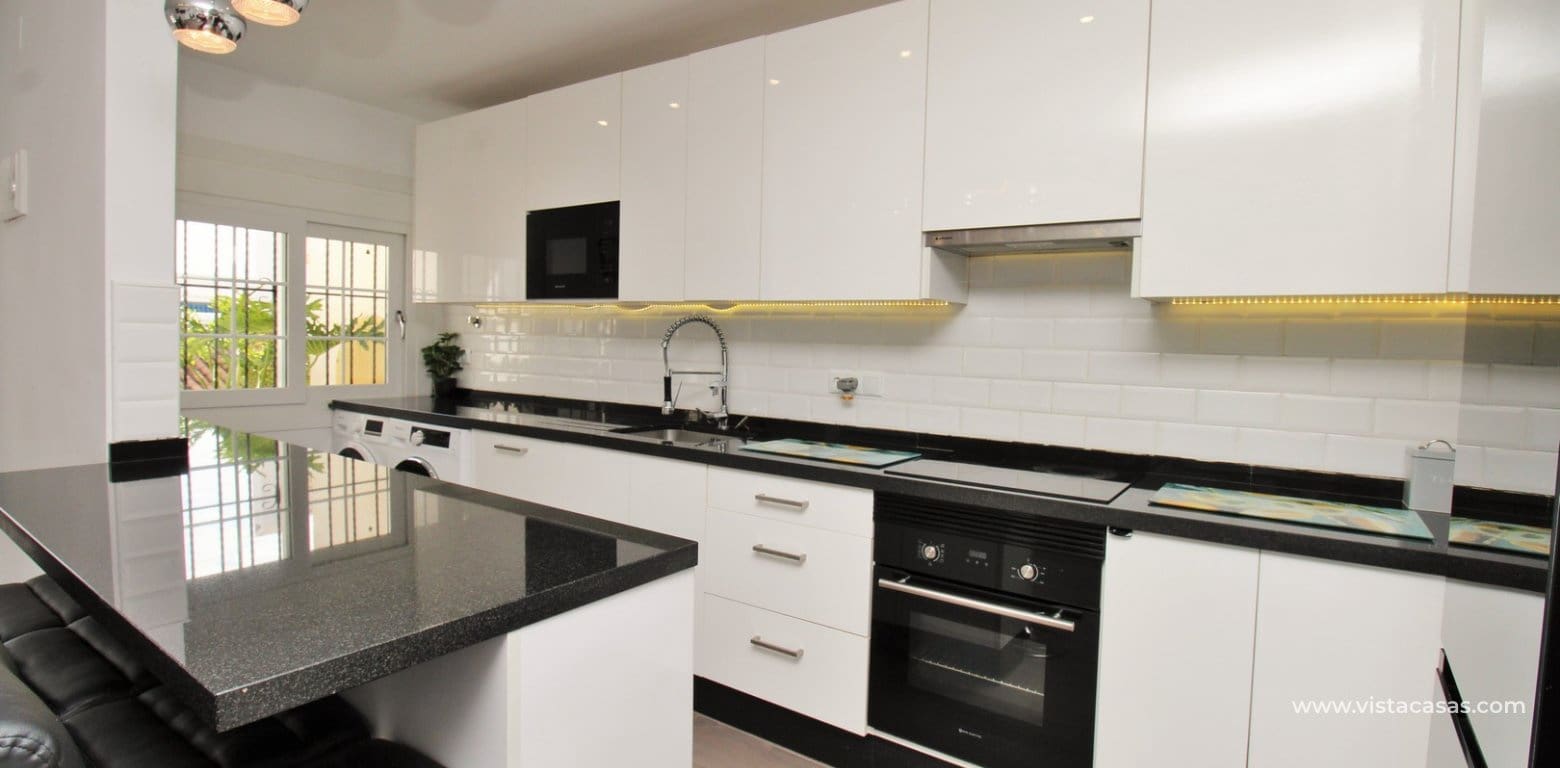 3 quarto Casa em Banda para venda em Villamartin com piscina - 289 000 € (Ref: 10132301)