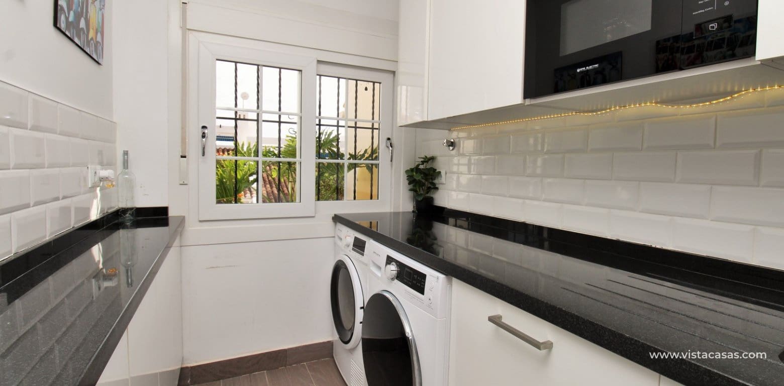 3 quarto Casa em Banda para venda em Villamartin com piscina - 289 000 € (Ref: 10132301)