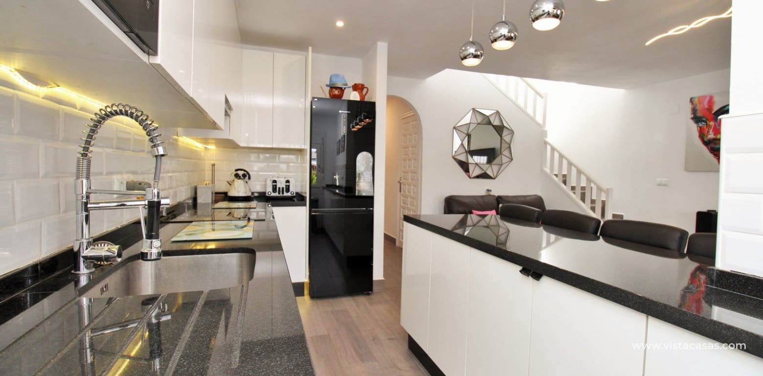 3 quarto Casa em Banda para venda em Villamartin com piscina - 289 000 € (Ref: 10132301)