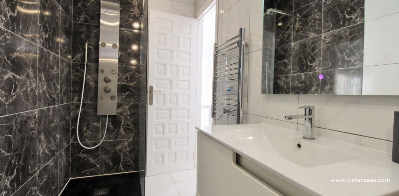 3 quarto Casa em Banda para venda em Villamartin com piscina - 289 000 € (Ref: 10132301)