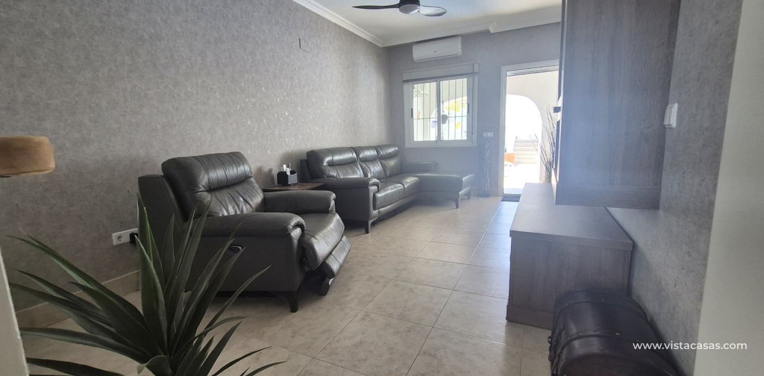 2 Zimmer Villa zu verkaufen in San Miguel de Salinas mit Pool - 240.000 € (Ref: 10132333)