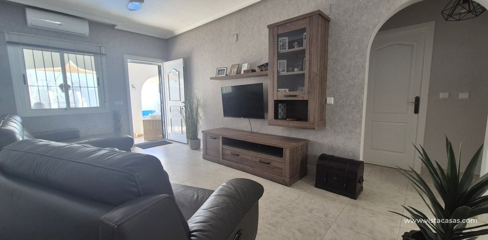 2 Zimmer Villa zu verkaufen in San Miguel de Salinas mit Pool - 240.000 € (Ref: 10132333)