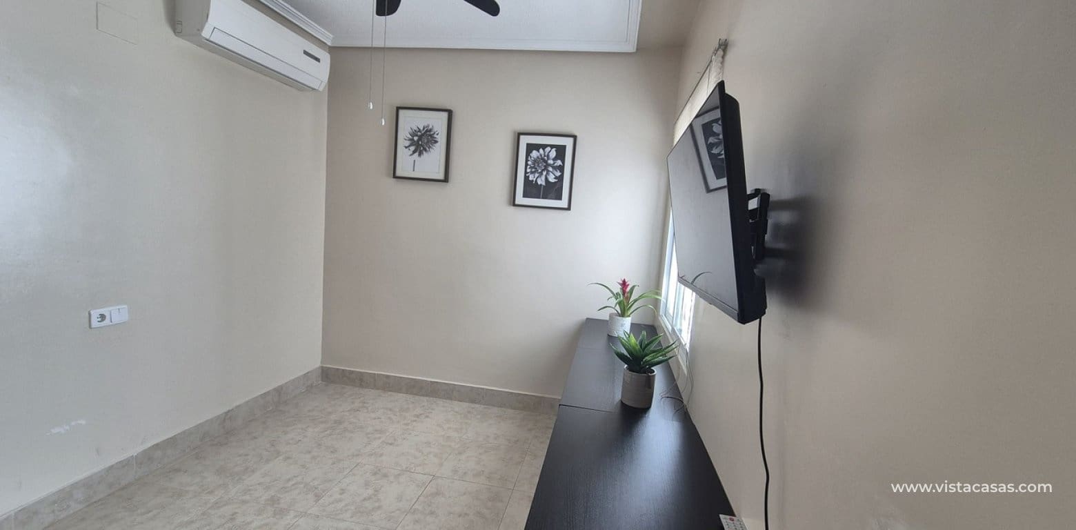 2 Zimmer Villa zu verkaufen in San Miguel de Salinas mit Pool - 240.000 € (Ref: 10132333)