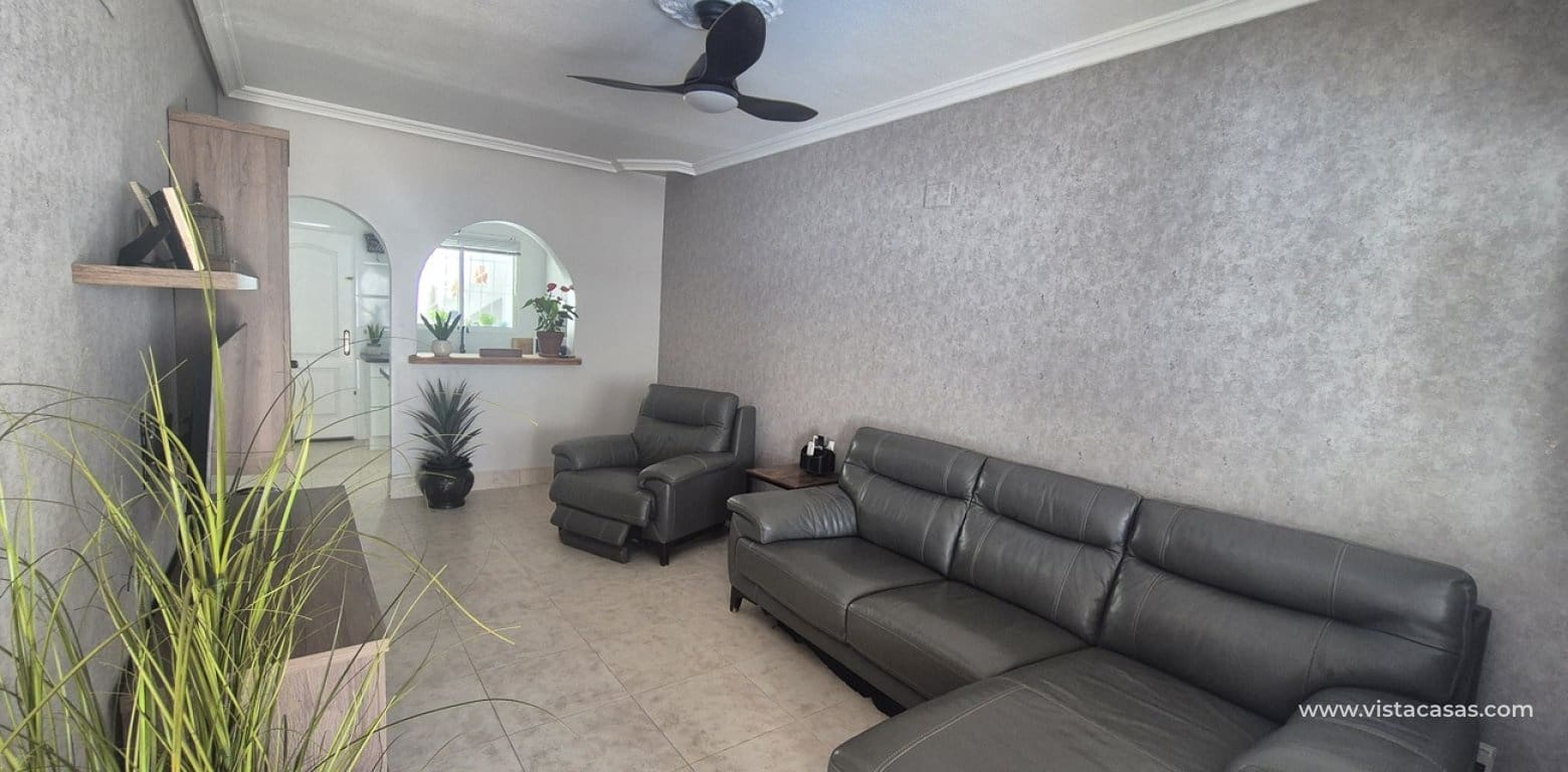 2 Zimmer Villa zu verkaufen in San Miguel de Salinas mit Pool - 240.000 € (Ref: 10132333)