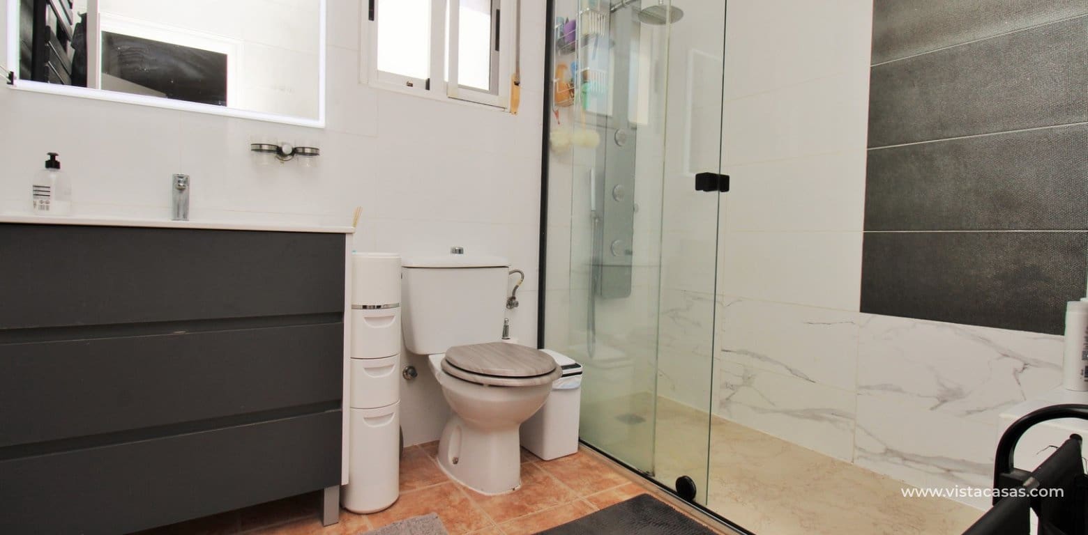 3 slaapkamer Villa te koop in Villamartin met zwembad garage - € 299.950 (Ref: 10147457)